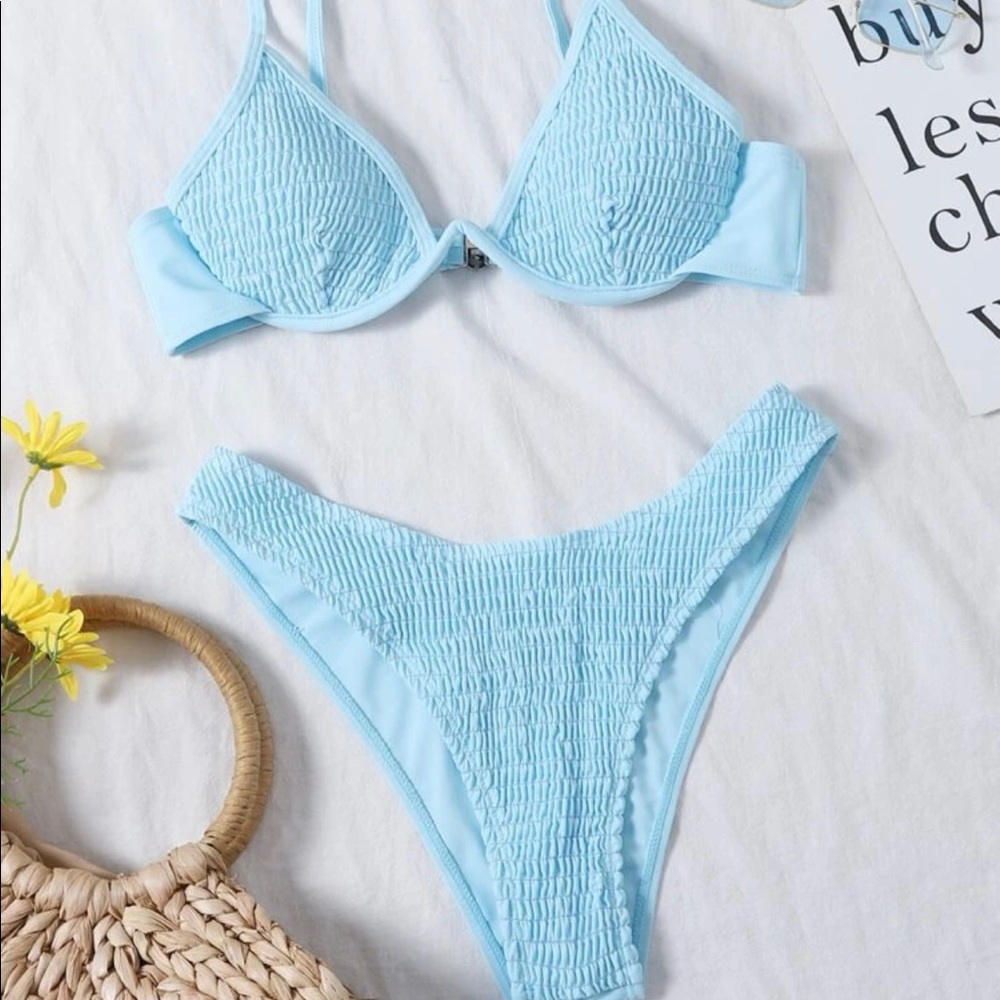 High cut bikini swimsuit set